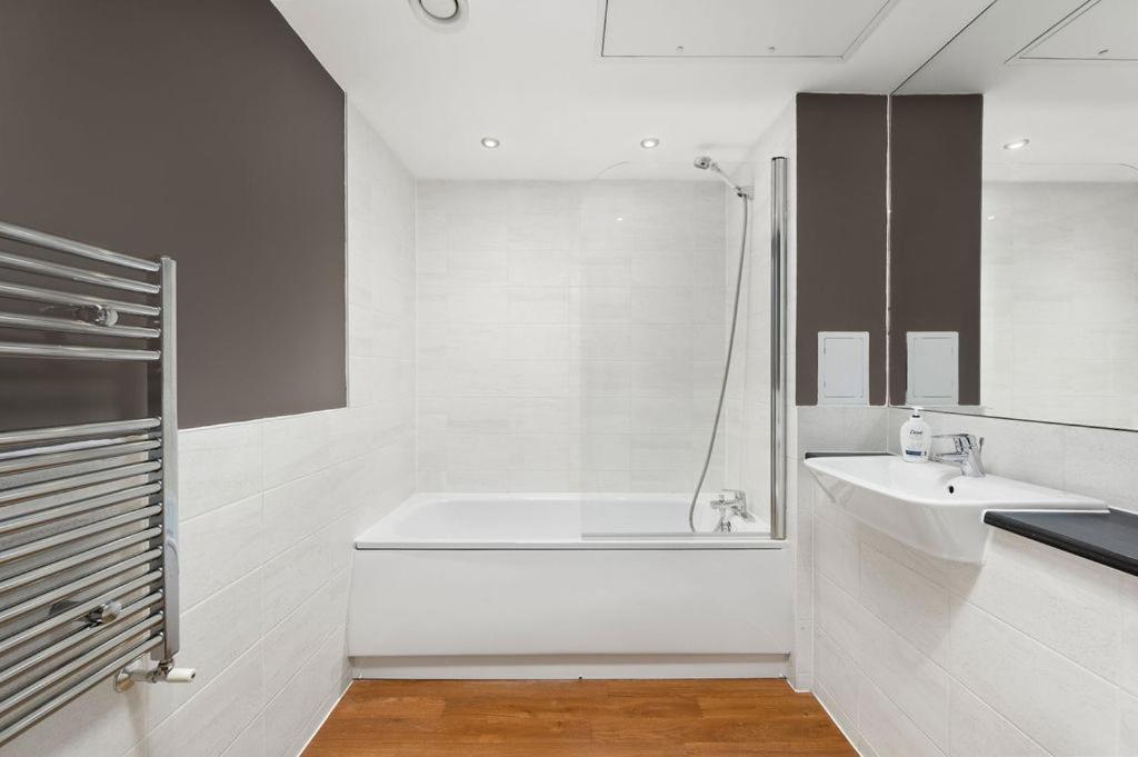 Modern Serviced 3-Bedroom Flat In East London Kültér fotó